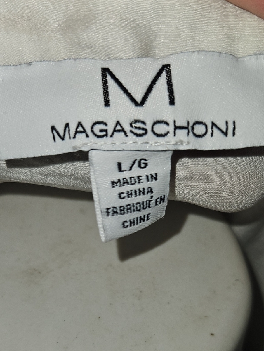 Magaschoni Cream Short-Sleeve V-Neck Blouse - Picture 2 of 3